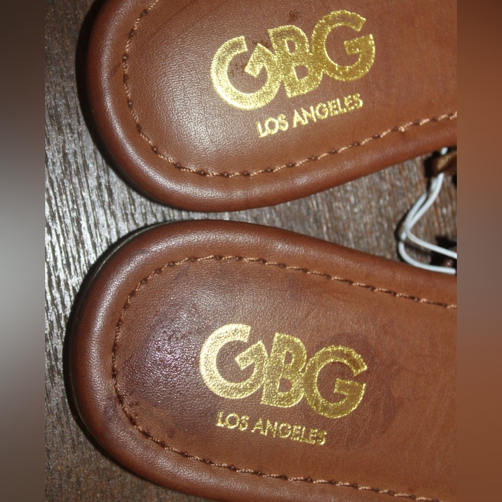 GBG Los Angeles 7.5 NEW Brown Leather Toe Insert Sandals with Gold Chain - Picture 4 of 13